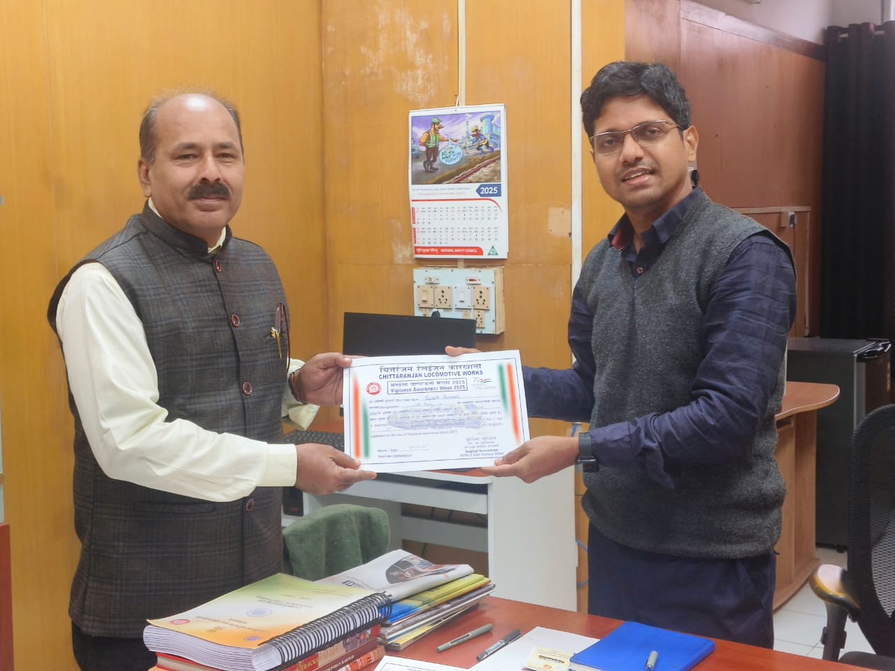 चिरेका के राजेश कुमार निबंध प्रतियोगिता में चमके, विजिलेंस अवेयरनेस वीक में बनाए नए आयाम