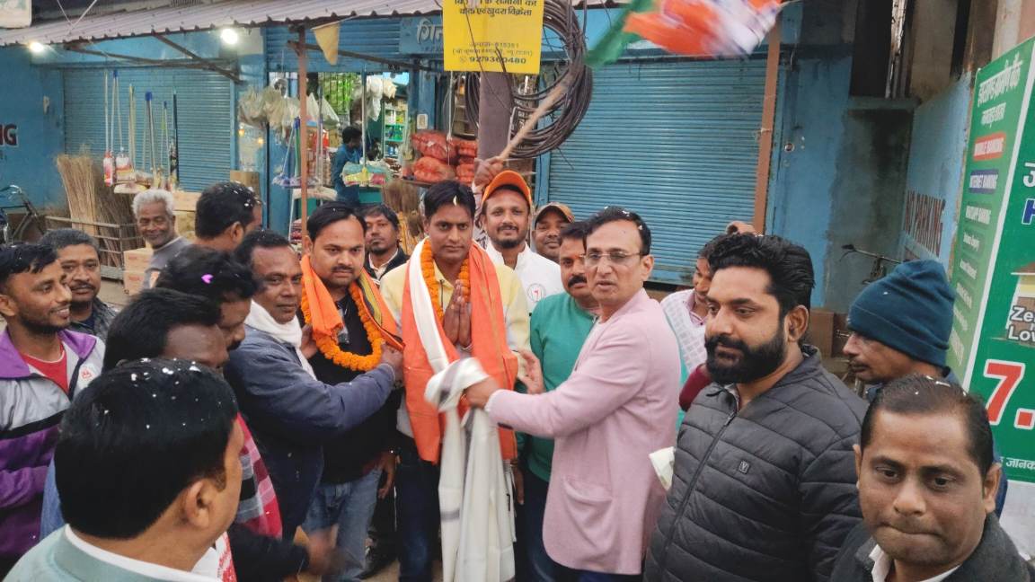 कायस्थपाड़ा चौक पर भाजपा का शक्ति प्रदर्शन, नवनिर्वाचित नगर पदाधिकारियों का हुआ भव्य अभिनंदन