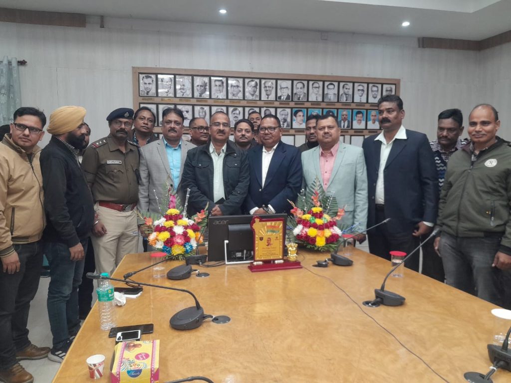 सेवा, समर्पण और सौहार्द की मिसाल, चिरेका में आईजी सत्यप्रकाश को भावभीनी विदाई