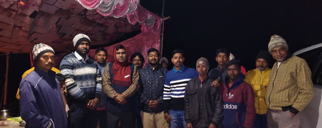 मदनाडीह में क्रिकेट का रोमांच, चेंगाडीह ने सिकदारडीह को हराकर खिताब किया अपने नाम