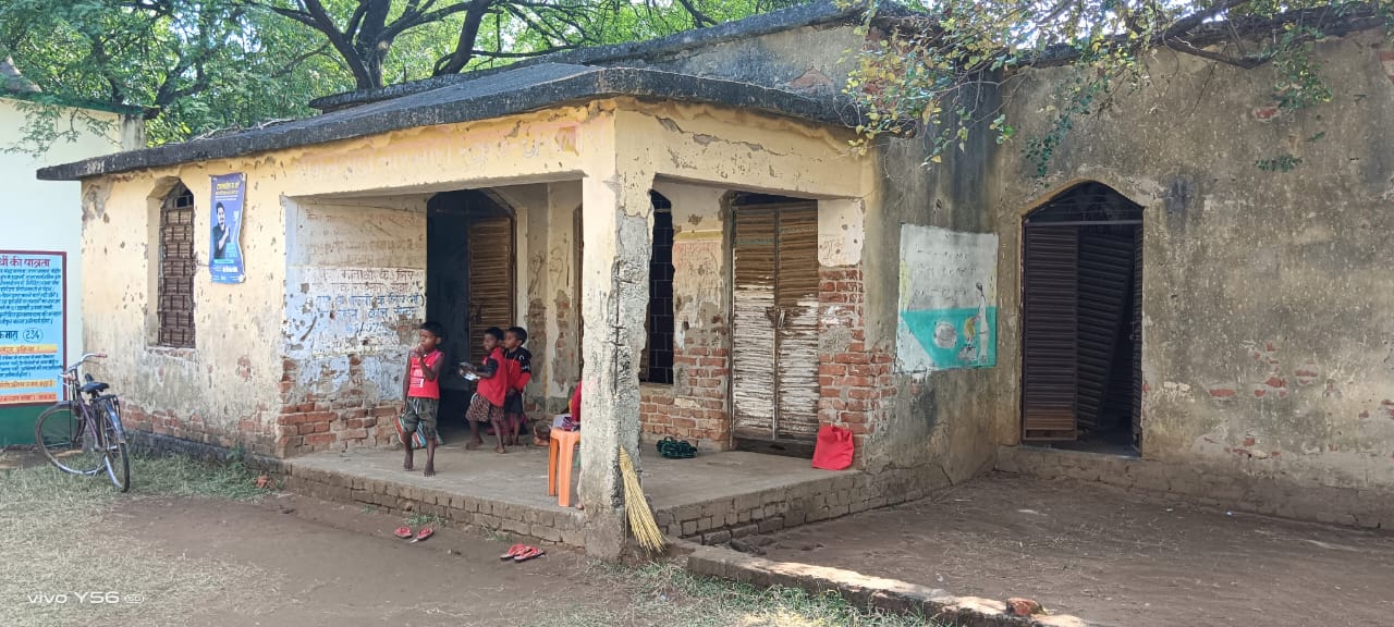 कुंडहित के आंगनवाड़ी केंद्रों में बहाली अटकी, बच्चों की सेवाएँ प्रभावित — ग्रामीणों में बढ़ी नाराज़गी