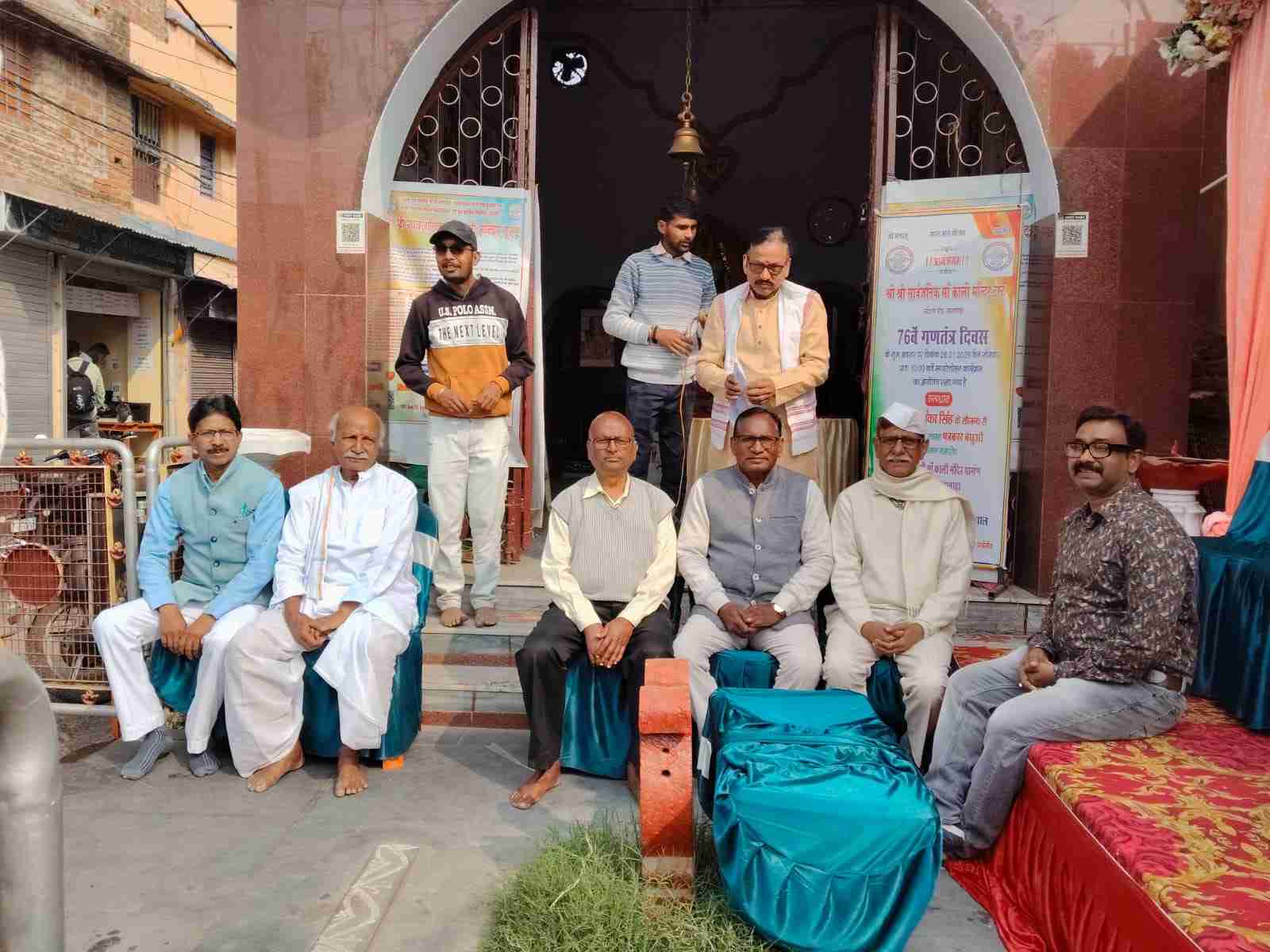 स्टेशन रोड जामताड़ा में देशभक्ति का उल्लास, मा काली मंदिर ट्रस्ट ने मनाया 77वां गणतंत्र दिवस