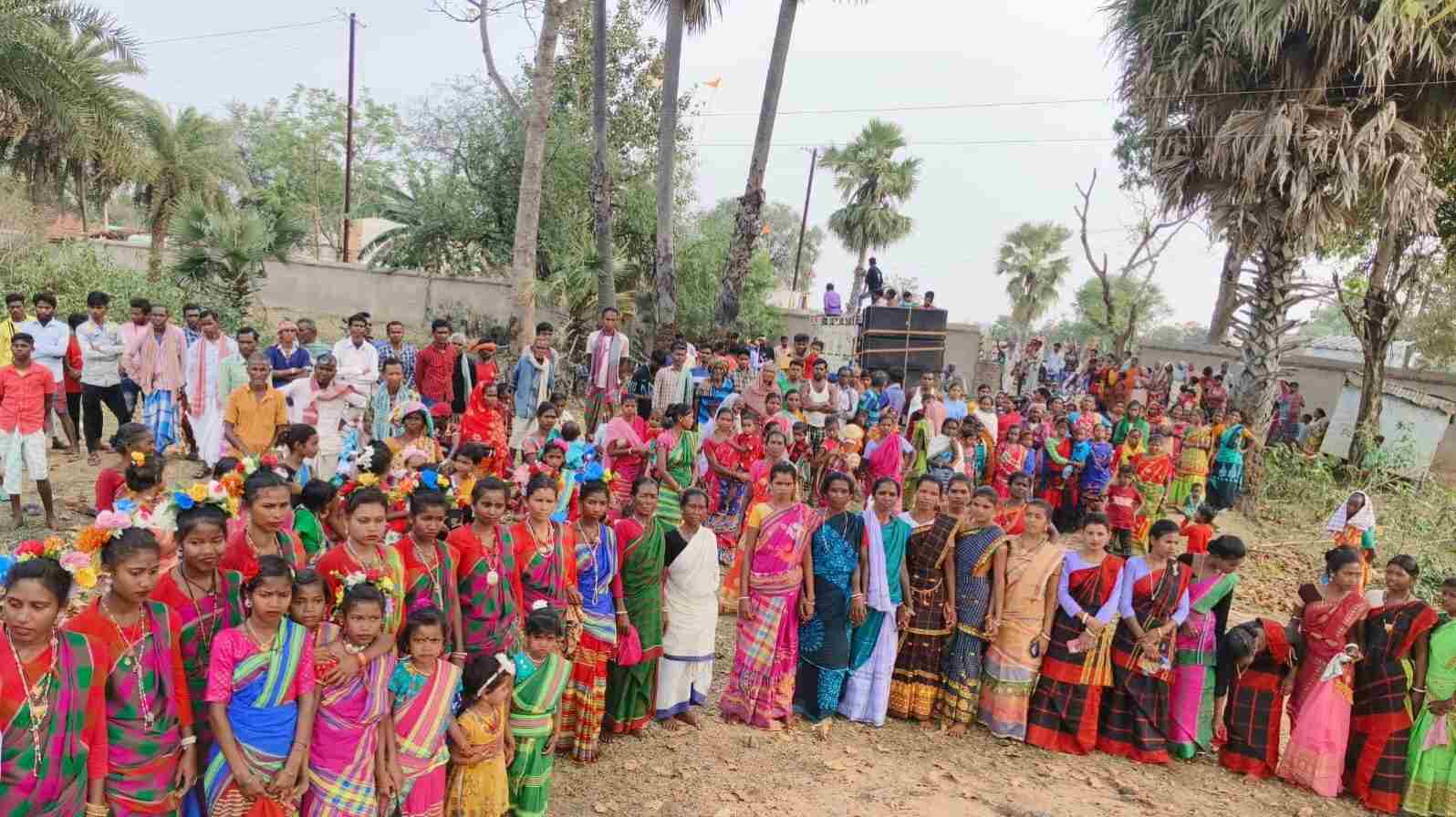 पलाश की महक और परंपरा की गूंज: नाला के जानुमडीह में उल्लास से मनाया गया बाहा पर्व